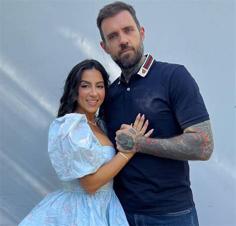 Adam22 is a YouTuber with over 2 million subscribers who has Allowed His <b>wife</b> to shoot an. . Adam 22 wife video